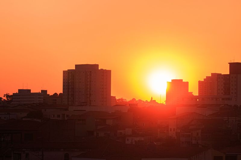 Vremenska prognoza za Srbiju: RHMZ upozorava na jak toplotni talas, do 42°C, crveni meteoalarm i rizik od požara
