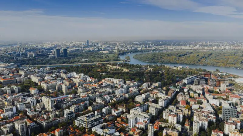 Toplo do 30 stepeni, pa stižu pljuskovi i grmljavina