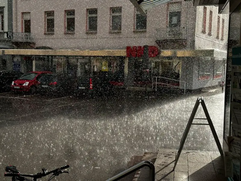 Superćelijske oluje i snažno nevreme zahvatili Srbiju, RHMZ aktivirao hitna SMS upozorenja građanima