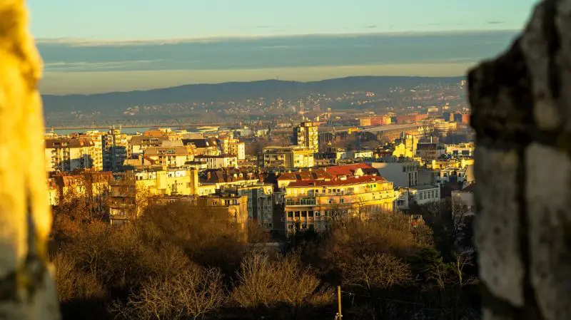 Hladni front i sredozemni ciklon zahvataju Srbiju: pred nama nagle promene, vetar, kiša i povratak snega