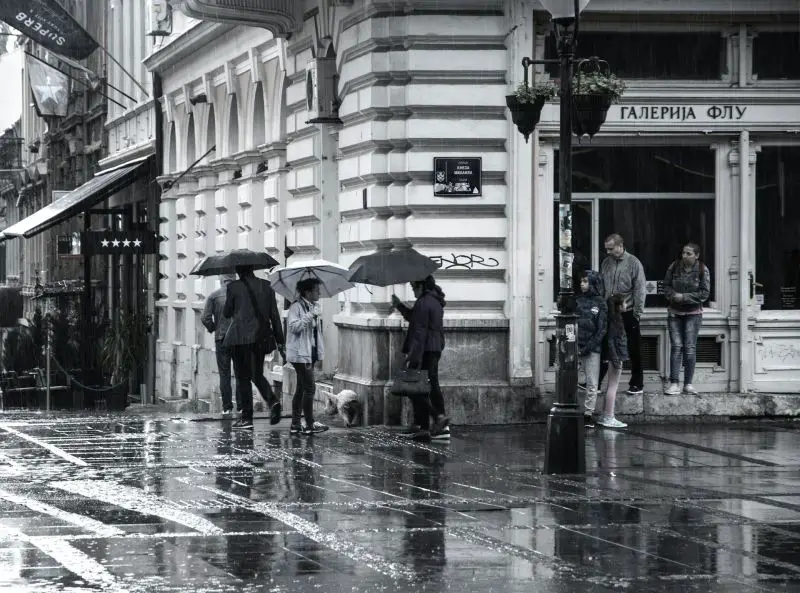 Jaki pljuskovi pogodili Mladenovac i Požarevac, RHMZ upozorava Beograd i Srbiju na grmljavinu, grad i olujni vetar
