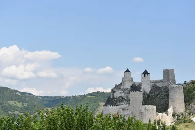 Posle olujnog vremena Srbija danas uz kišu, pljuskove i grmljavinu, a zatim stižu još dva talasa nestabilnog vazduha