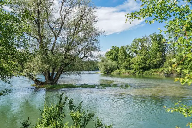 Srbija pod toplim vazduhom, narednih dana sunčano i sve toplije uz žuti meteoalarm, visok UV indeks i pojačanu košavu